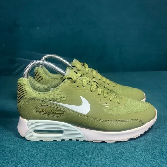 Nike Women's Green Sneakers - Picture 3 of 8
